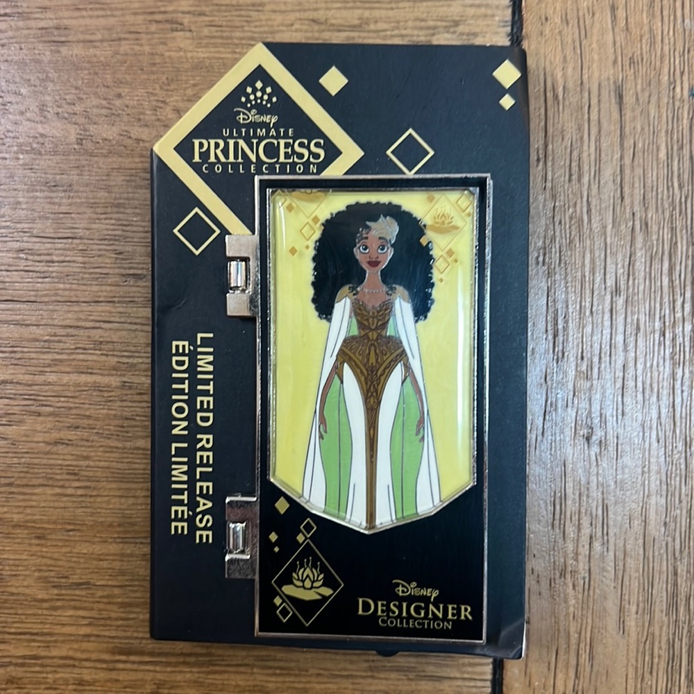 Disney Tiana Designer Collection Pin WITH FREE GIFT